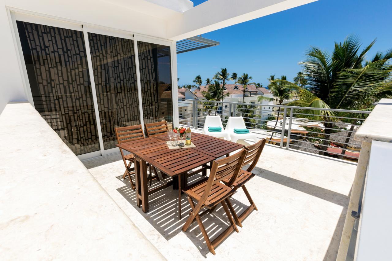 Ducassi Club & Rooftop Pool Hotel